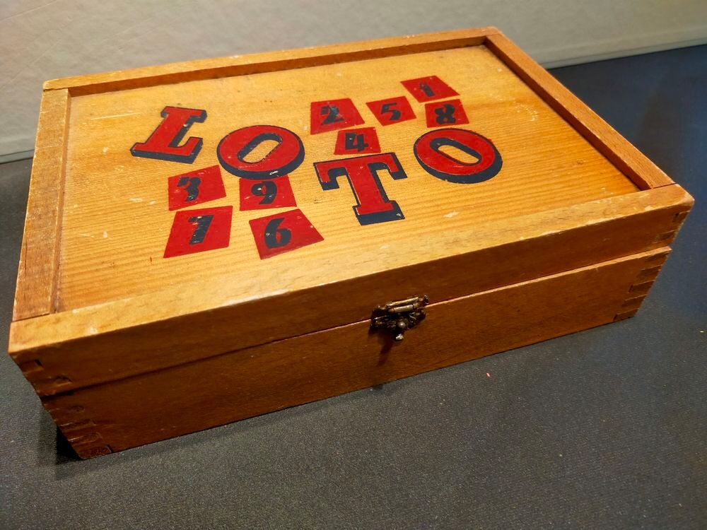en bois - vieux jeu de loto
Jeux / jouets