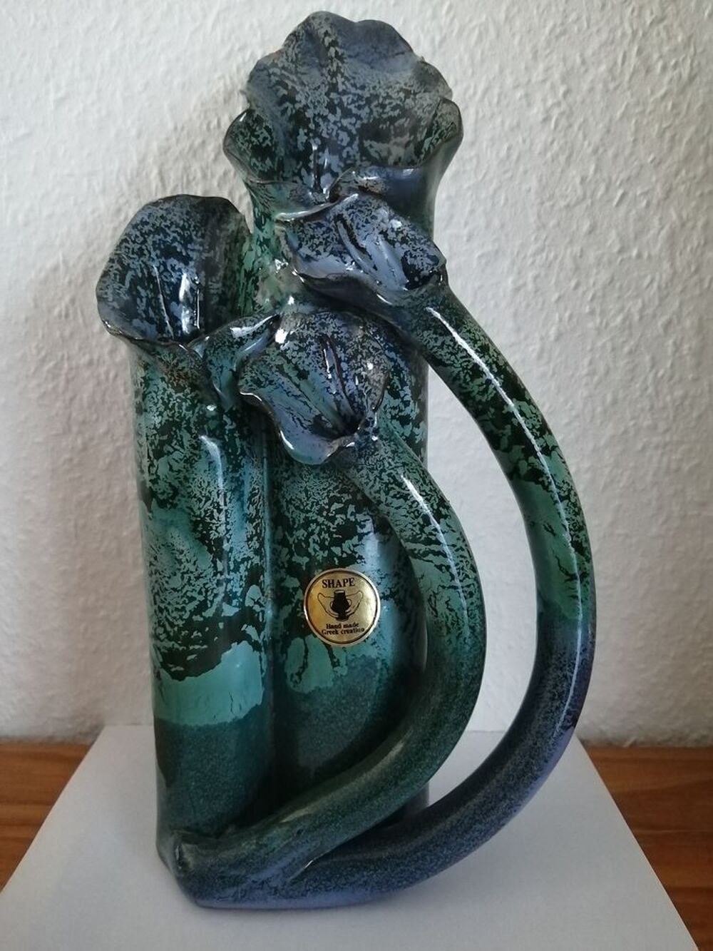Tr&egrave;s joli vase sculpt&eacute; "SHAPE Hand made greek creation" Décoration