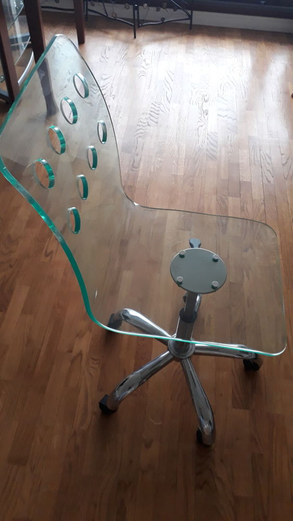 Chaise de bureau en plexiglass avec roulettes Meubles