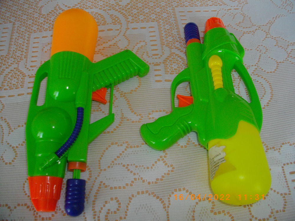 DEUX PETITS PISTOLETS A EAU Jeux / jouets