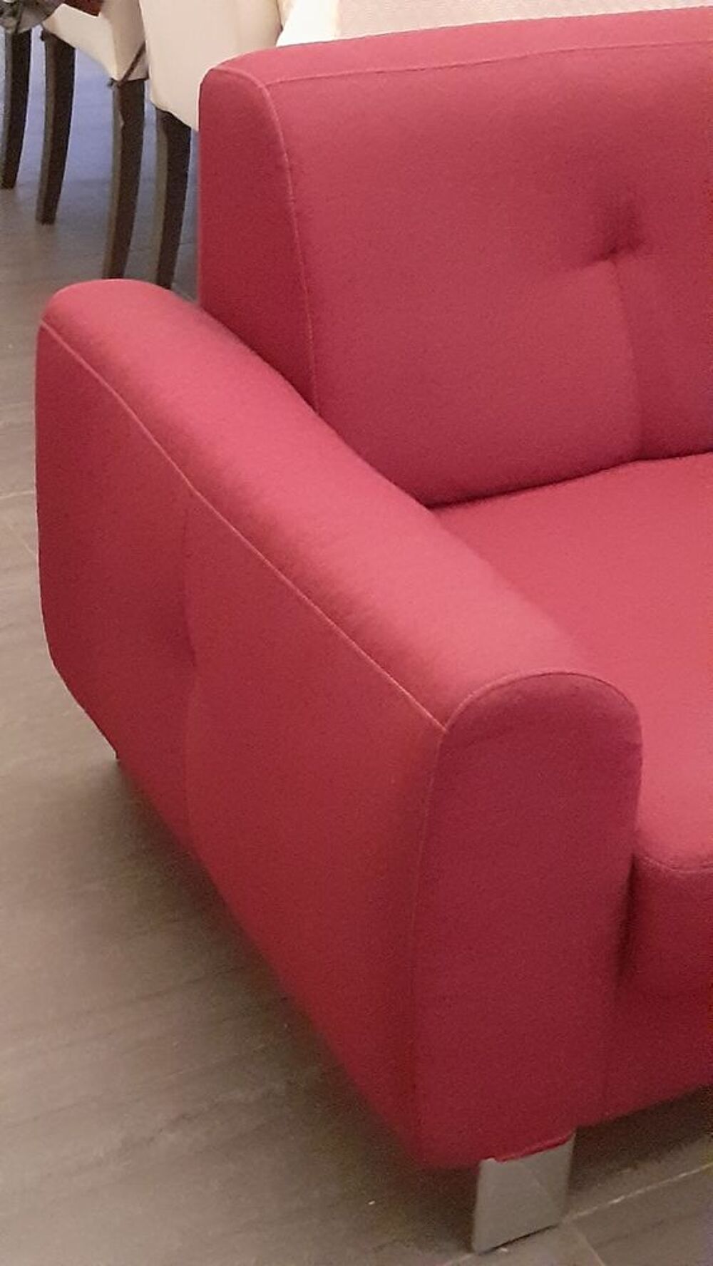 Canap&eacute; et fauteuil tissus couleur rouge framboise Meubles