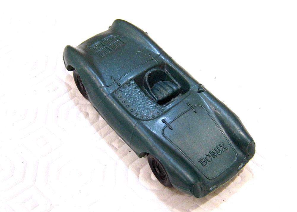 PORSCHE SPYDER 1500 cc Plastique " BONUX " voiture le mans jouet collection vitrine 