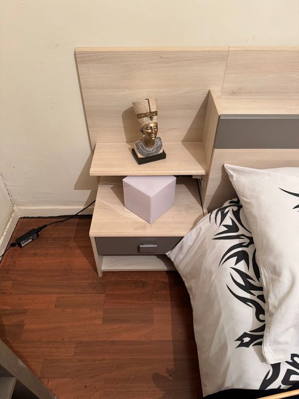 chambre &agrave; coucher, compl&egrave;te, Meubles