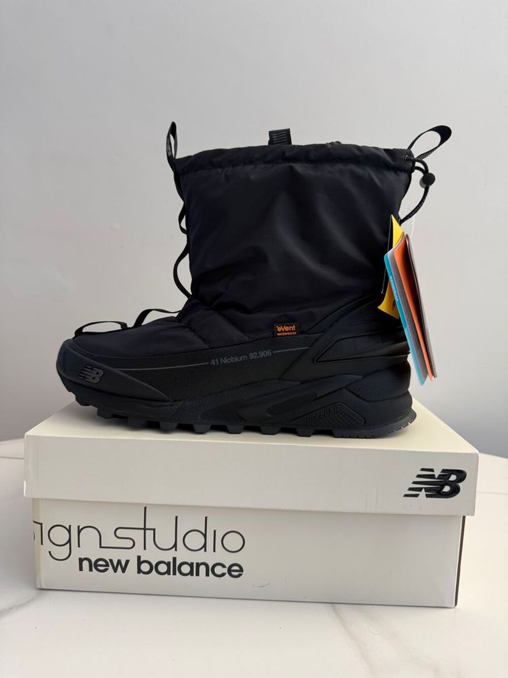 New Balance Tokyo Design Studio Niobium C_3 Chaussures