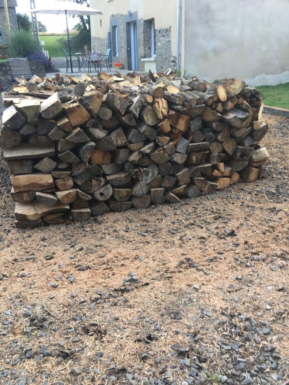 bois de chauffage coup&eacute; en 50 cm sec d un an. ch&ecirc;ne /h&ecirc;tre . 2 cordes.230€/cordes Jardin