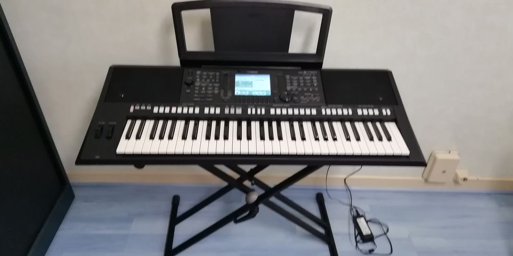 Arrangeur YAMAHA PSR S750 Instruments de musique