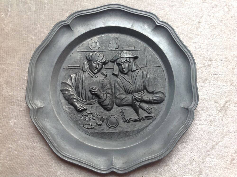 ASSIETTE EN ETAIN LE PR&Ecirc;TEUR ET SA FEMME Envoi Possible
Décoration
