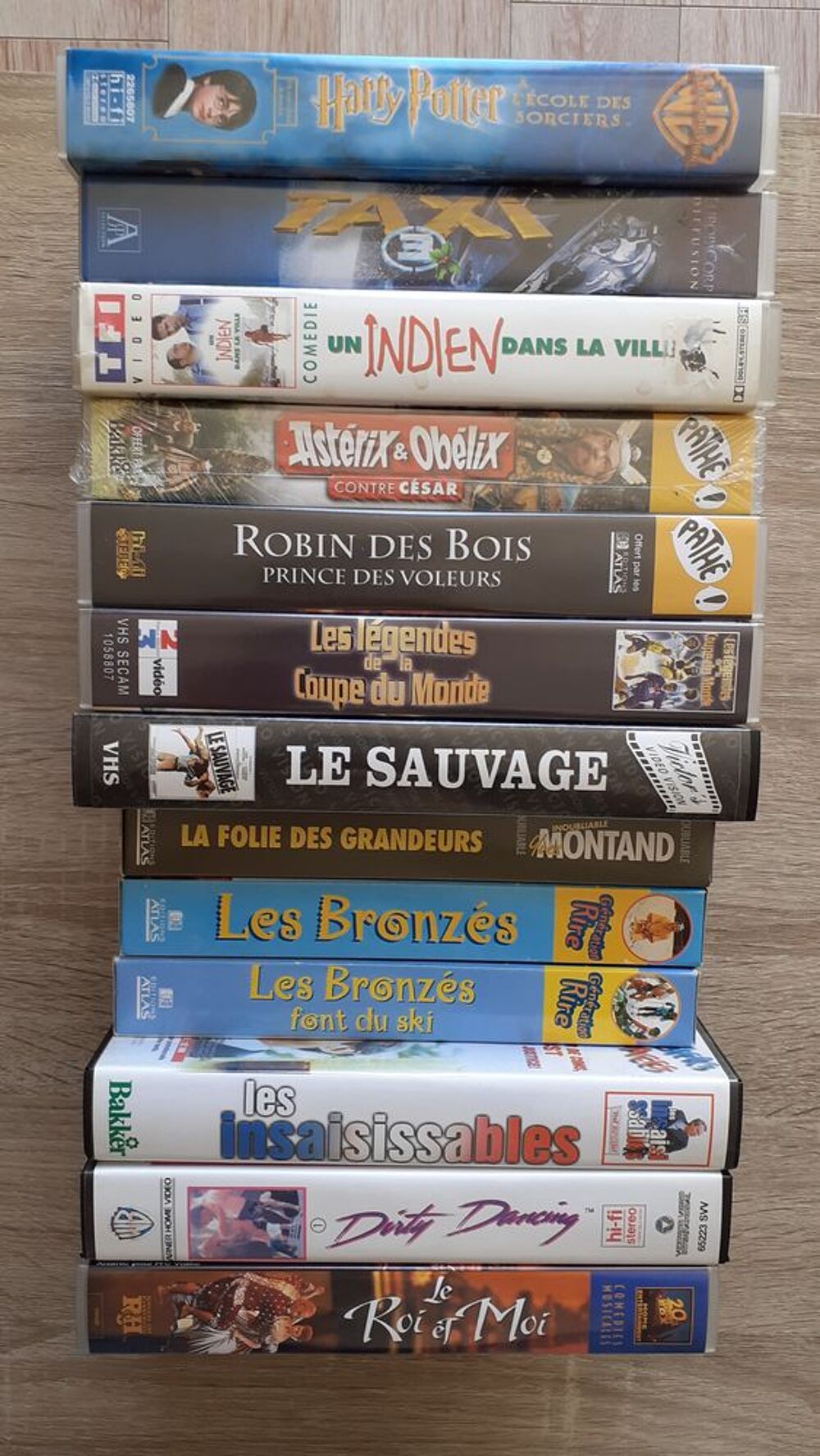 Cassettes VHS diverses... CD et vinyles