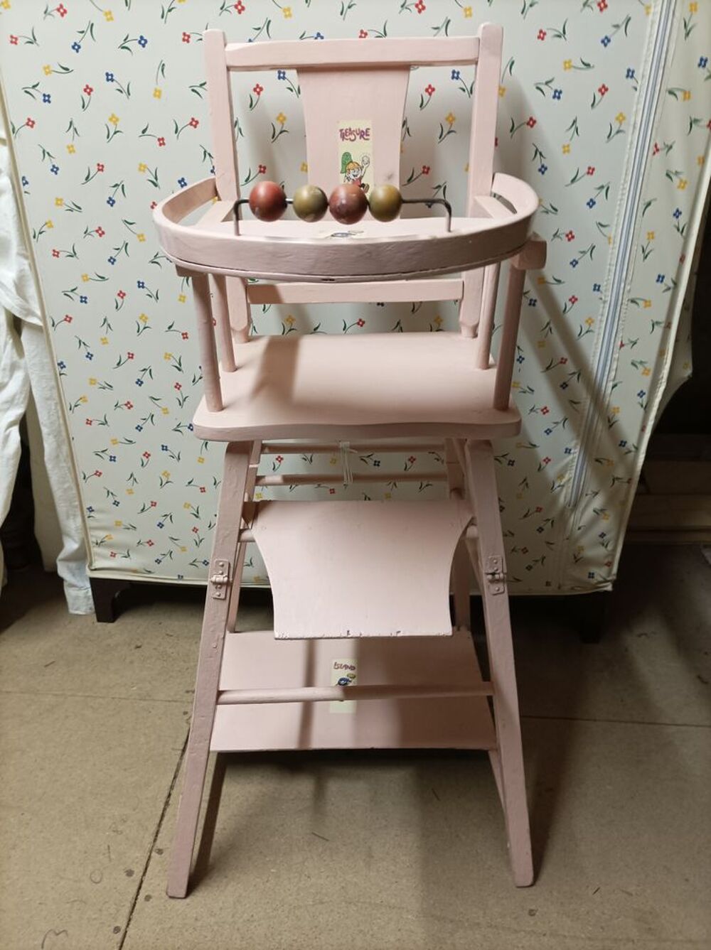 Chaise haute de poup&eacute;e. Jeux / jouets
