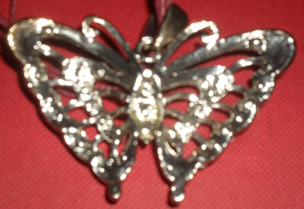 Collier Papillon avec brillants rouges Neuf Bijoux et montres