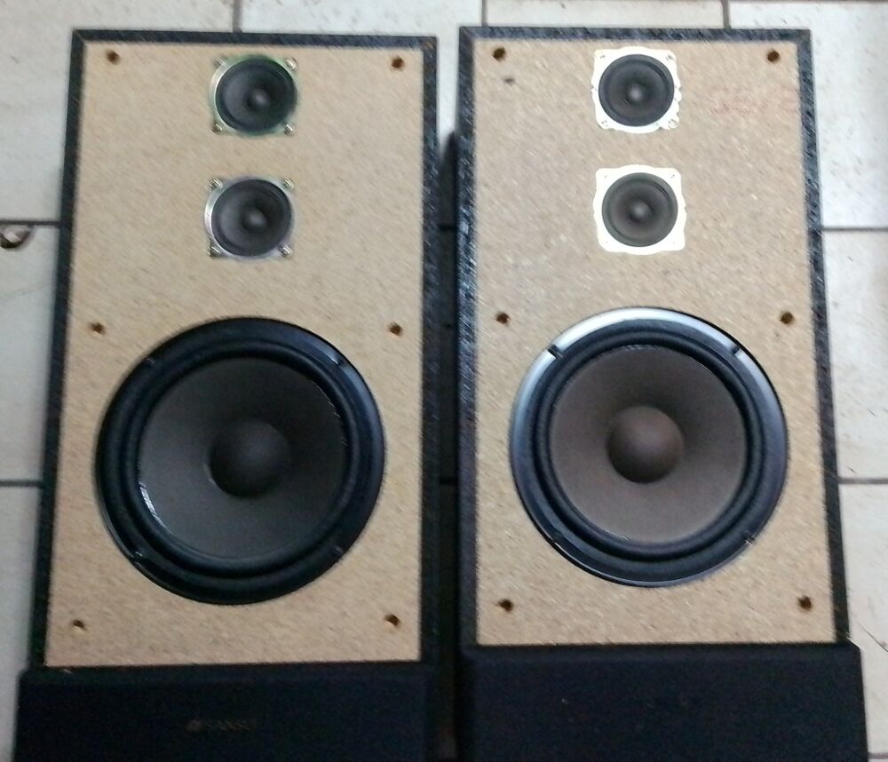 Paire d'enceintes audio beige et noir Audio et hifi