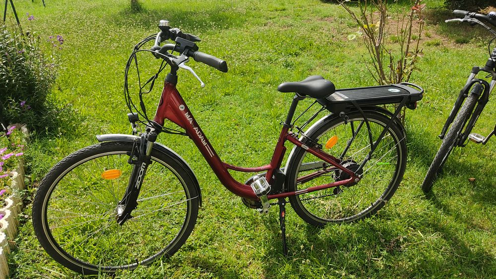 V&eacute;lo &eacute;lectrique Femme. Vélos