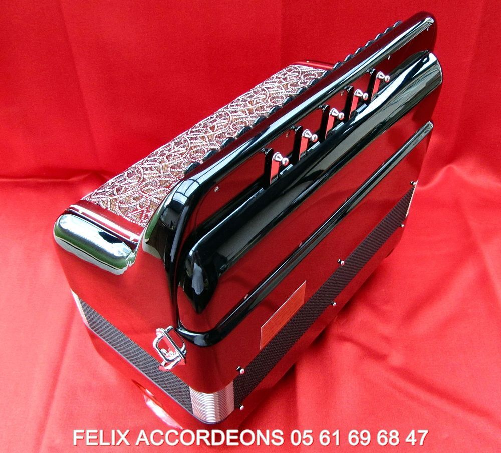ACCORDEON BELTUNA PRESTIGE 1000. Instruments de musique