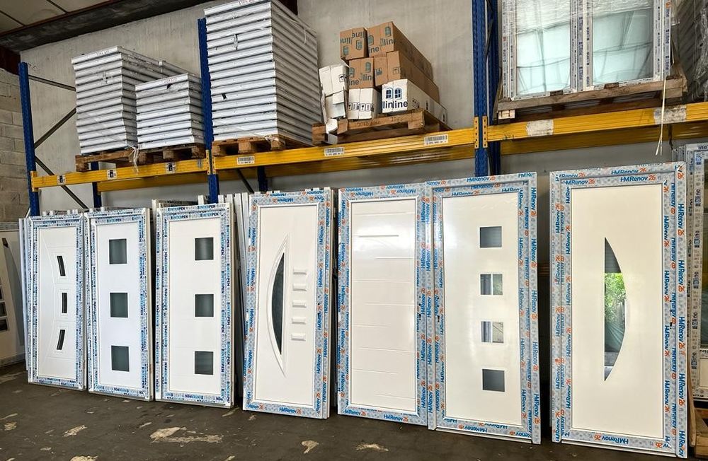 Porte d'entr&eacute;e pvc en stock. Tel : 0768349324 Bricolage