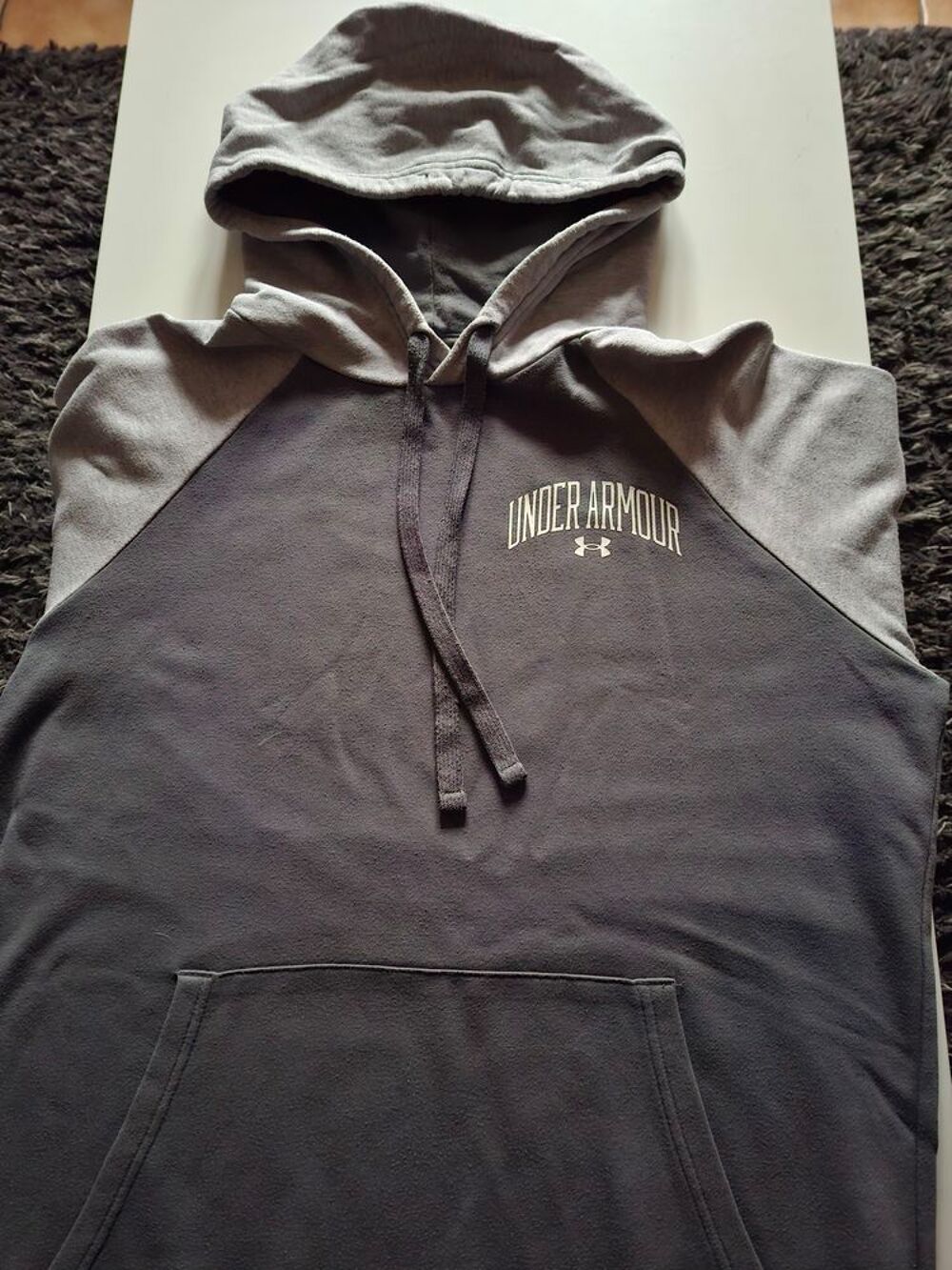 Sweat capuche gris under Armour Vêtements