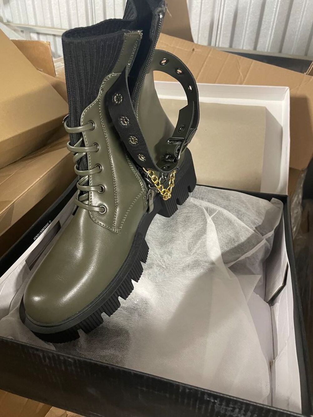 Destockage chaussures femmes hommes enfants pour march&eacute;s
Chaussures