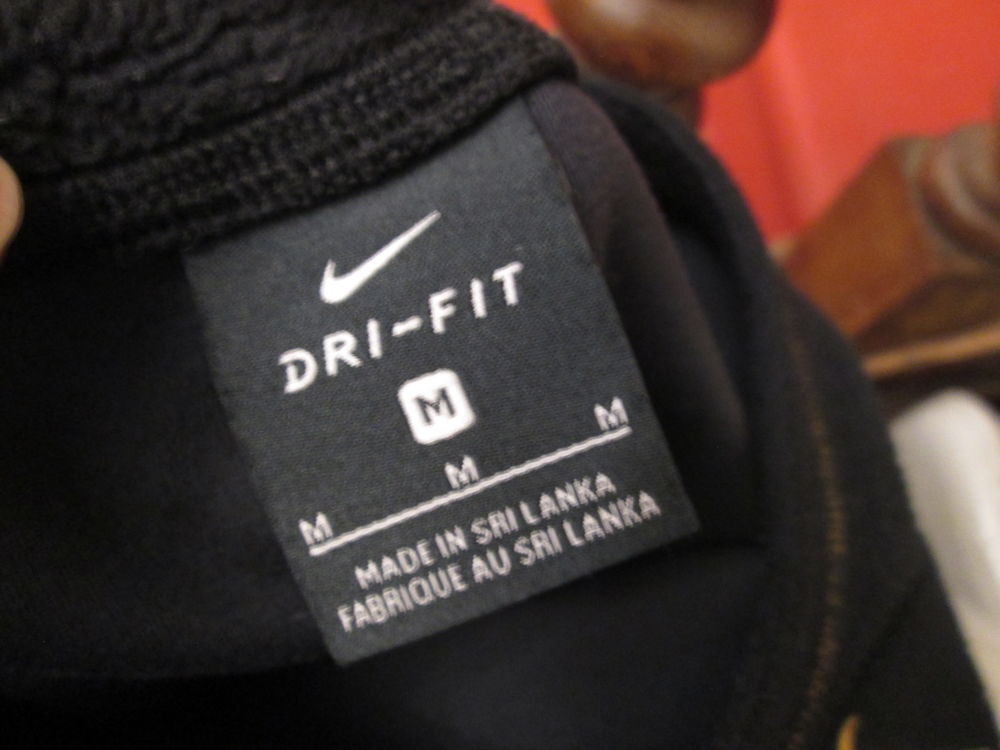 Sweat court noir et dor&eacute; Nike Vêtements