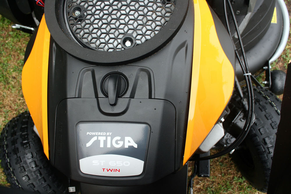 Tondeuse autoport&eacute;e "STIGA" Jardin