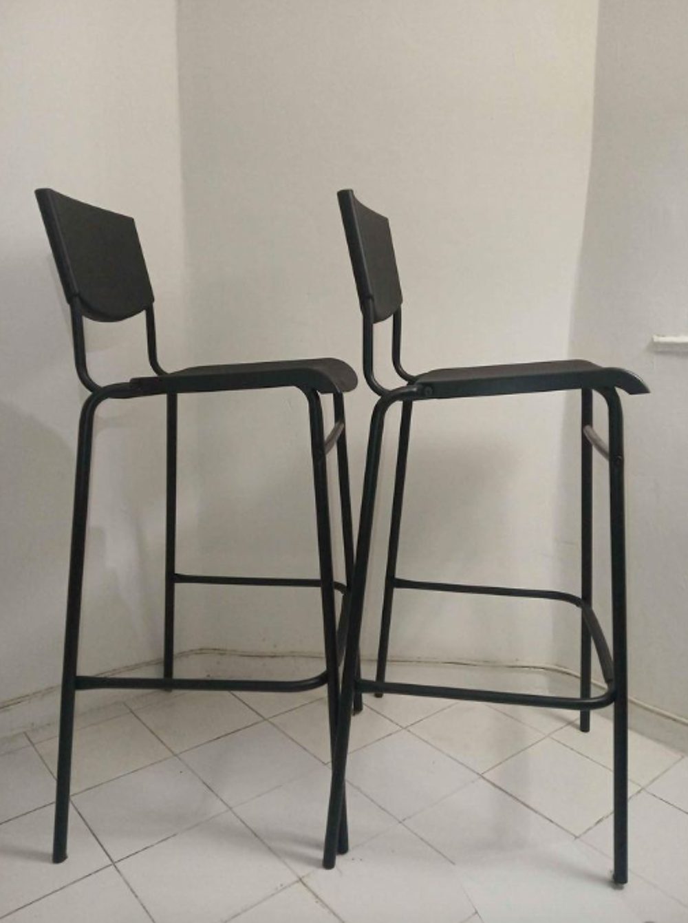2 chaises de bar noires Meubles
