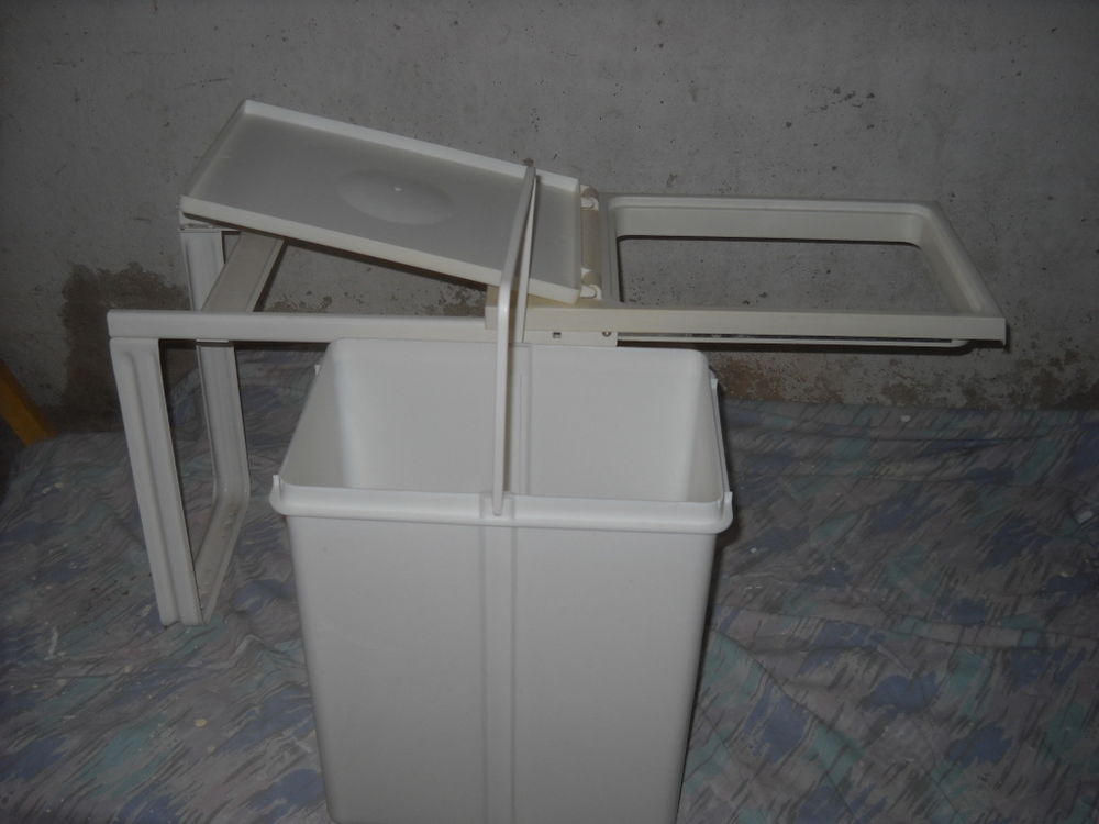  poubelle &agrave; fixer dans un meuble Meubles