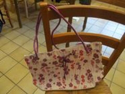 Grand sac fleuri blanc dominance violet neuf plage 0 M�rignies (59)