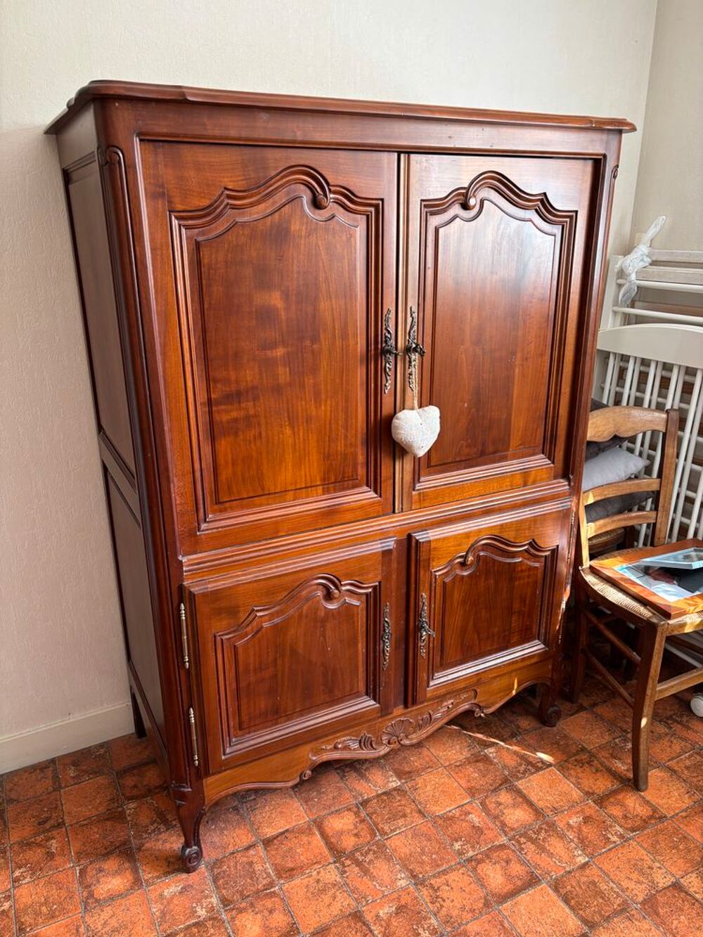Petite bonneti&egrave;re Louis XV ? 2 niveaux de portes ? Bois vern Meubles