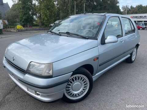 Renault clio 1.8i Baccara A