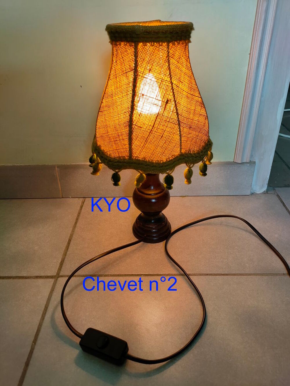 Lampe chevet conique bois &agrave; poser, abat-jour marron tissu Décoration