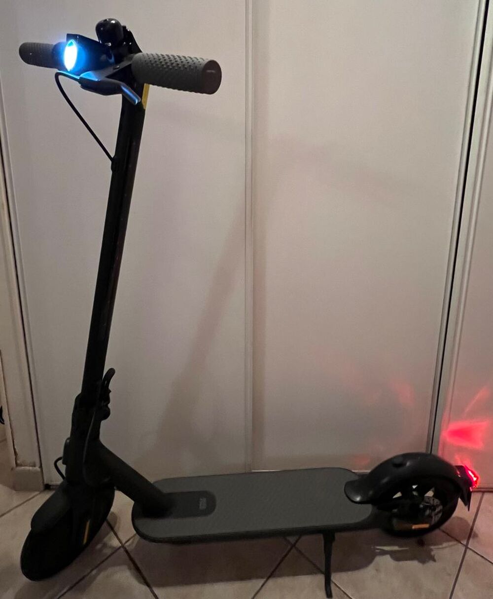 Trottinette &eacute;lectrique Xiaomi Mi 1S ? &Eacute;tat neuf Sports