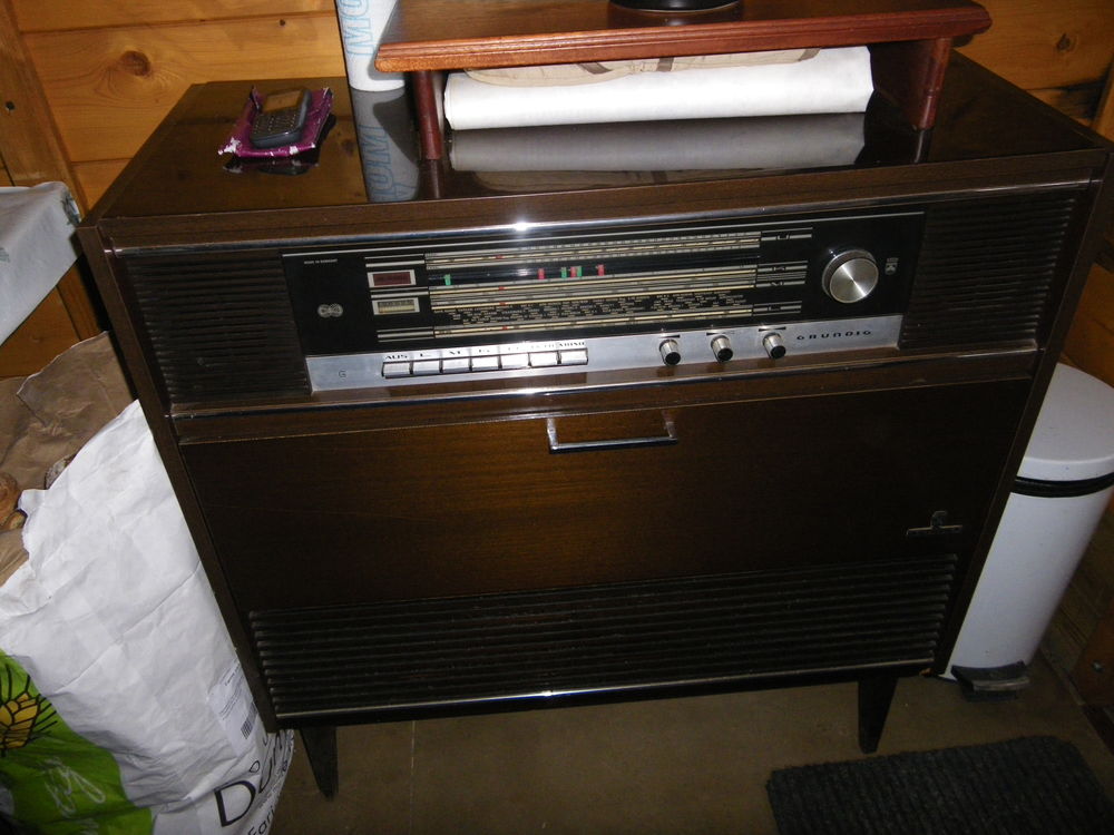 meuble radio Photos/Video/TV