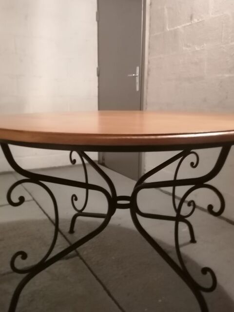 Table ronde  en pin massif et pied fer Canteleu (76)