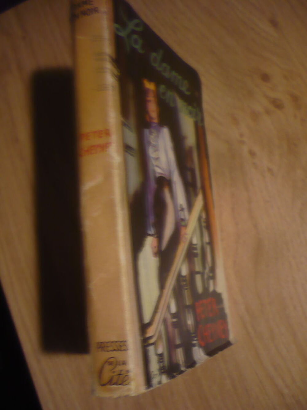 LA DAME EN NOIR de Peter CHENEY (1948) Livres et BD