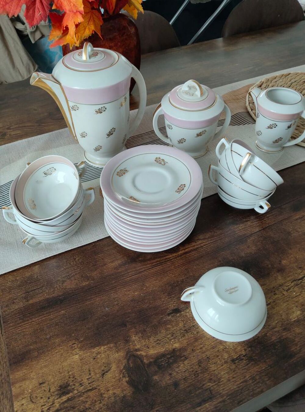 Service caf&eacute; ou th&eacute; porcelaine de Limoges " Sarlangeas " Décoration