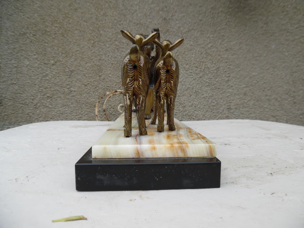 sculture art d&eacute;co femme aux biche. 