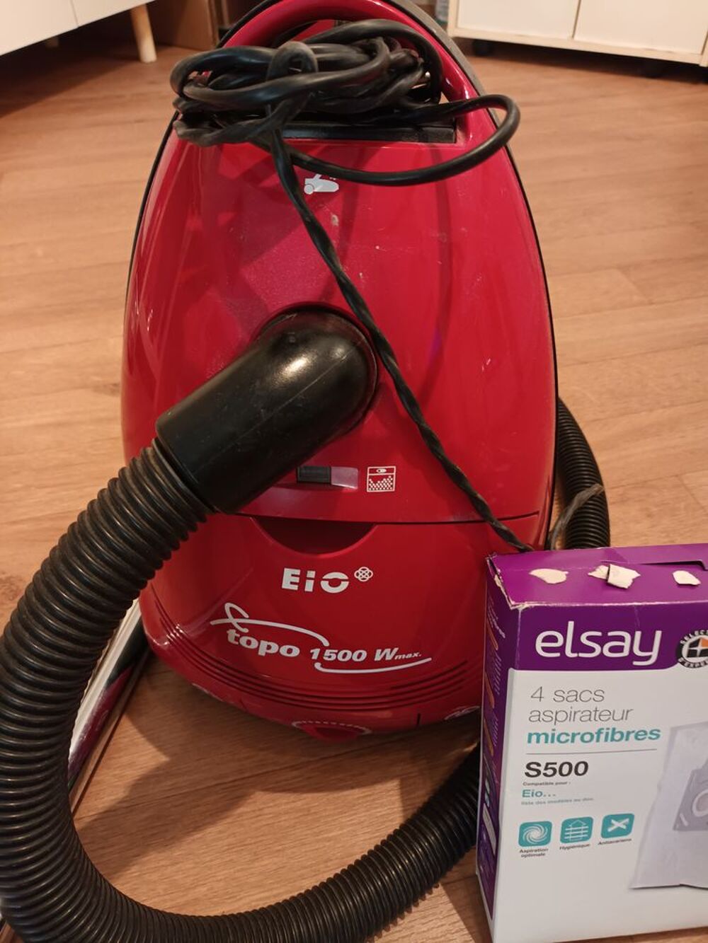 Aspirateur et 3 sacs Electroménager