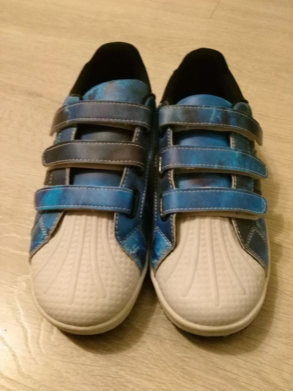 Chaussures en cuir bleue pour enfant T 39 Neuves
Chaussures