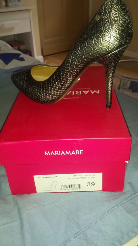 Escarpins neufs car trop petits pour moi 25 Sailly-sur-la-Lys (62)