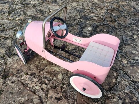 VOITURE à pédales Verteillac (24)