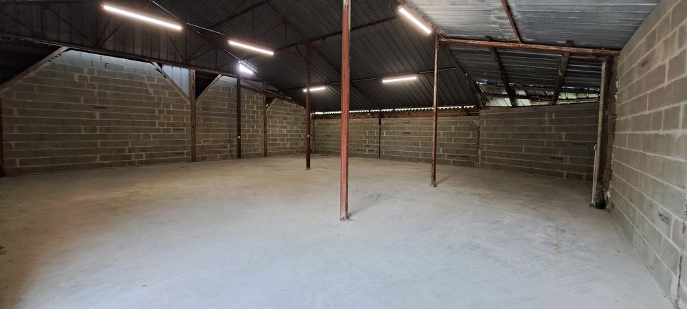 Location Remise/Grange Hangar de 170m² pour stockage ou activité artisanale Villevêque