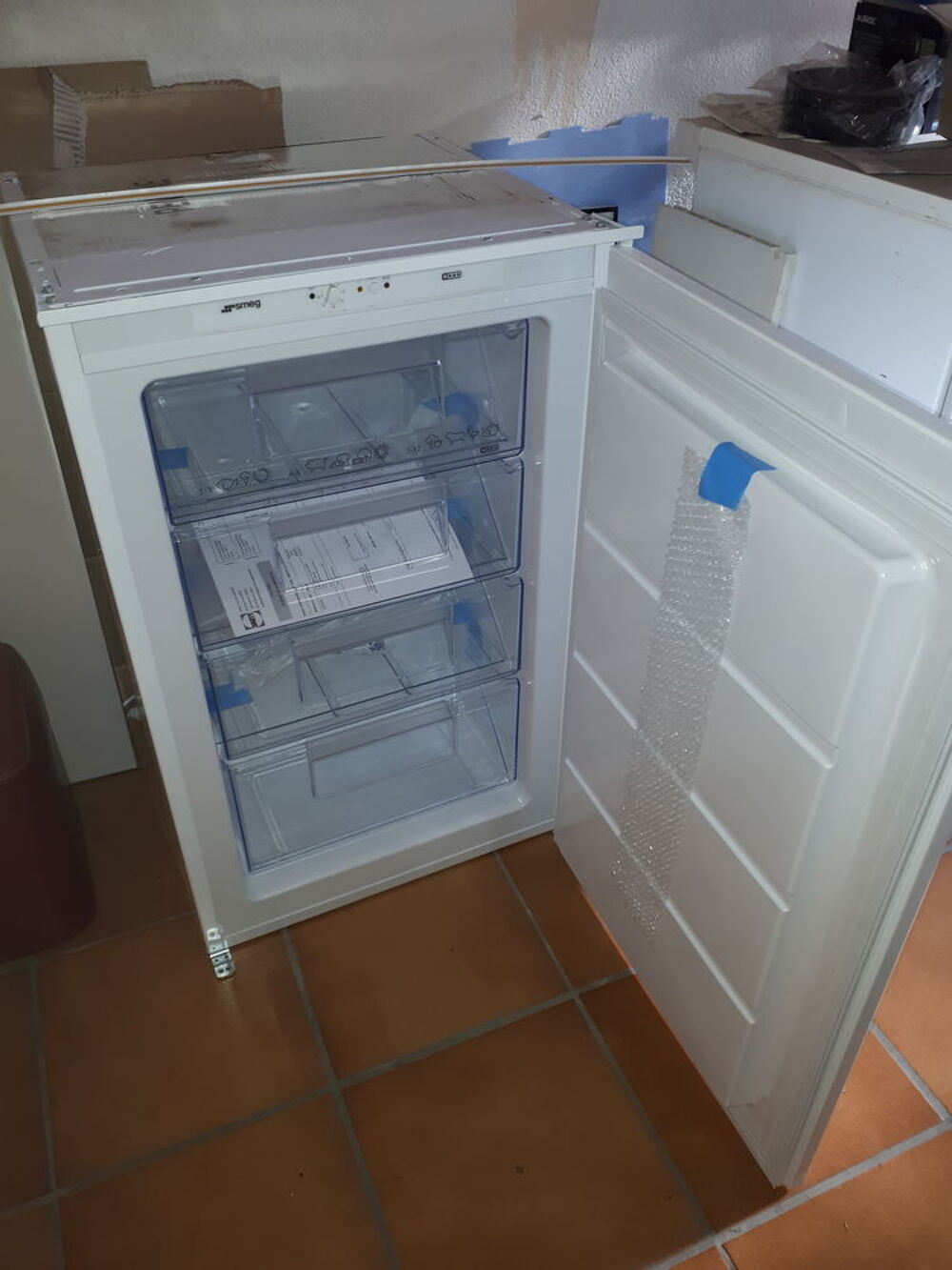 CONGELATEUR SMEG encastrable 500€ neuf 98L 88cm
Electroménager