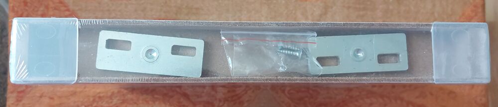 2 ETAGERES BLANCHES LAQUEES "TAKT" Meubles