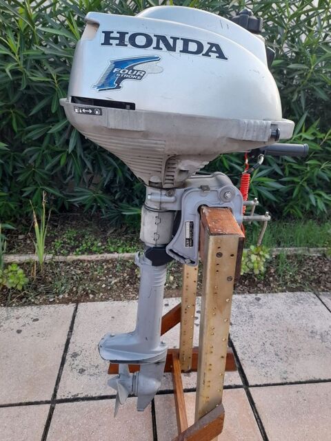 Moteurs de bateaux Moteurs de bateaux 1800 occasion Le Brusc 83140