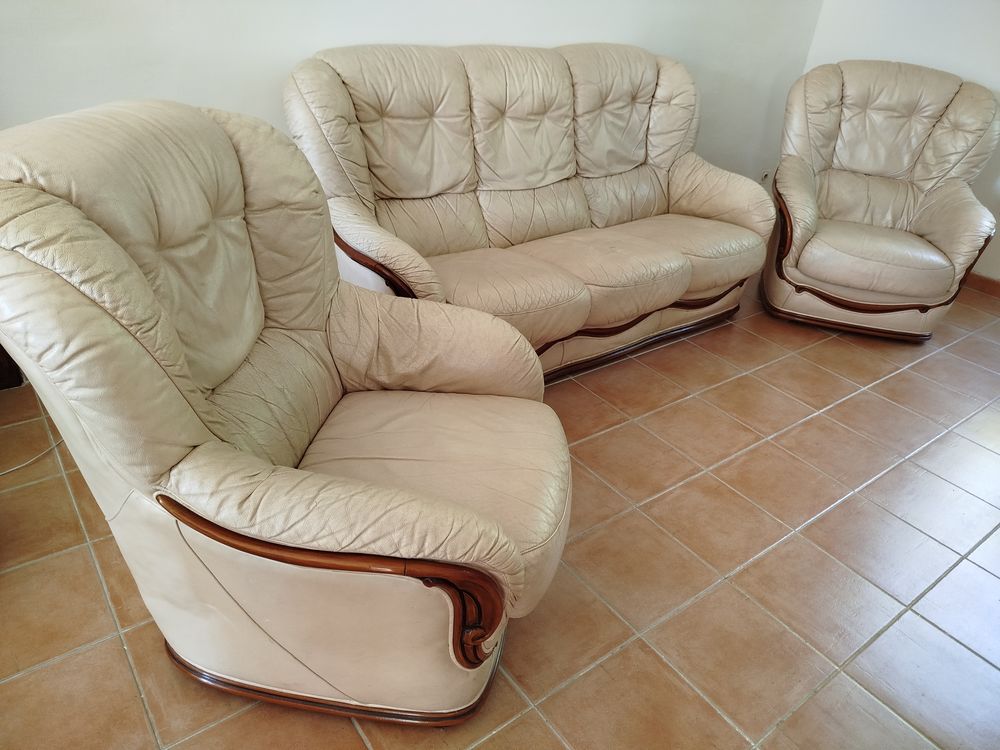 Canap&eacute; trous place + 2 fauteuils Meubles