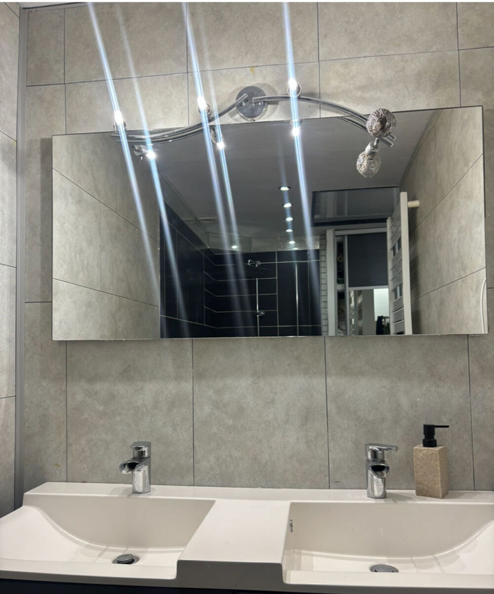 Ensemble lavabo double + miroir avec robinetterie 
Meubles