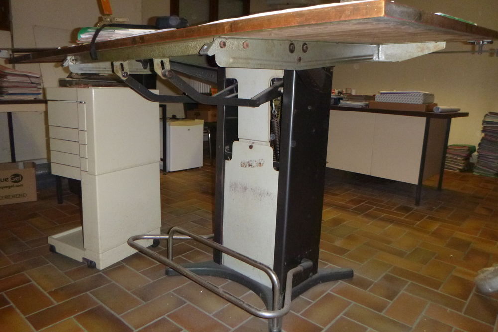 TABLE A DESSIN Meubles