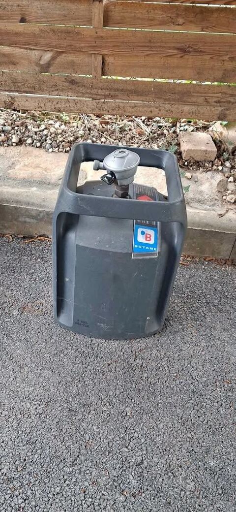 Cube butane vide avec détendeur Courdemanche (27)