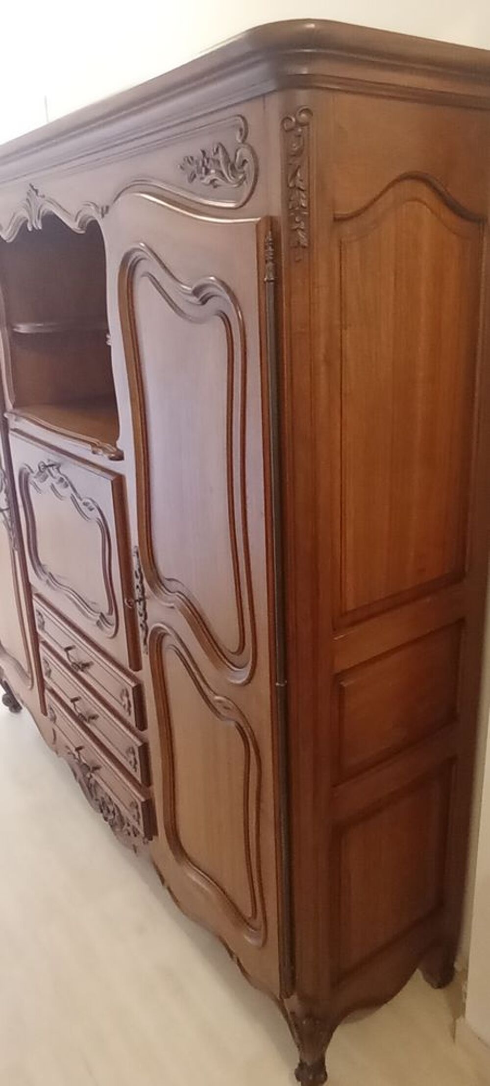 Grand buffet en noyer Meubles