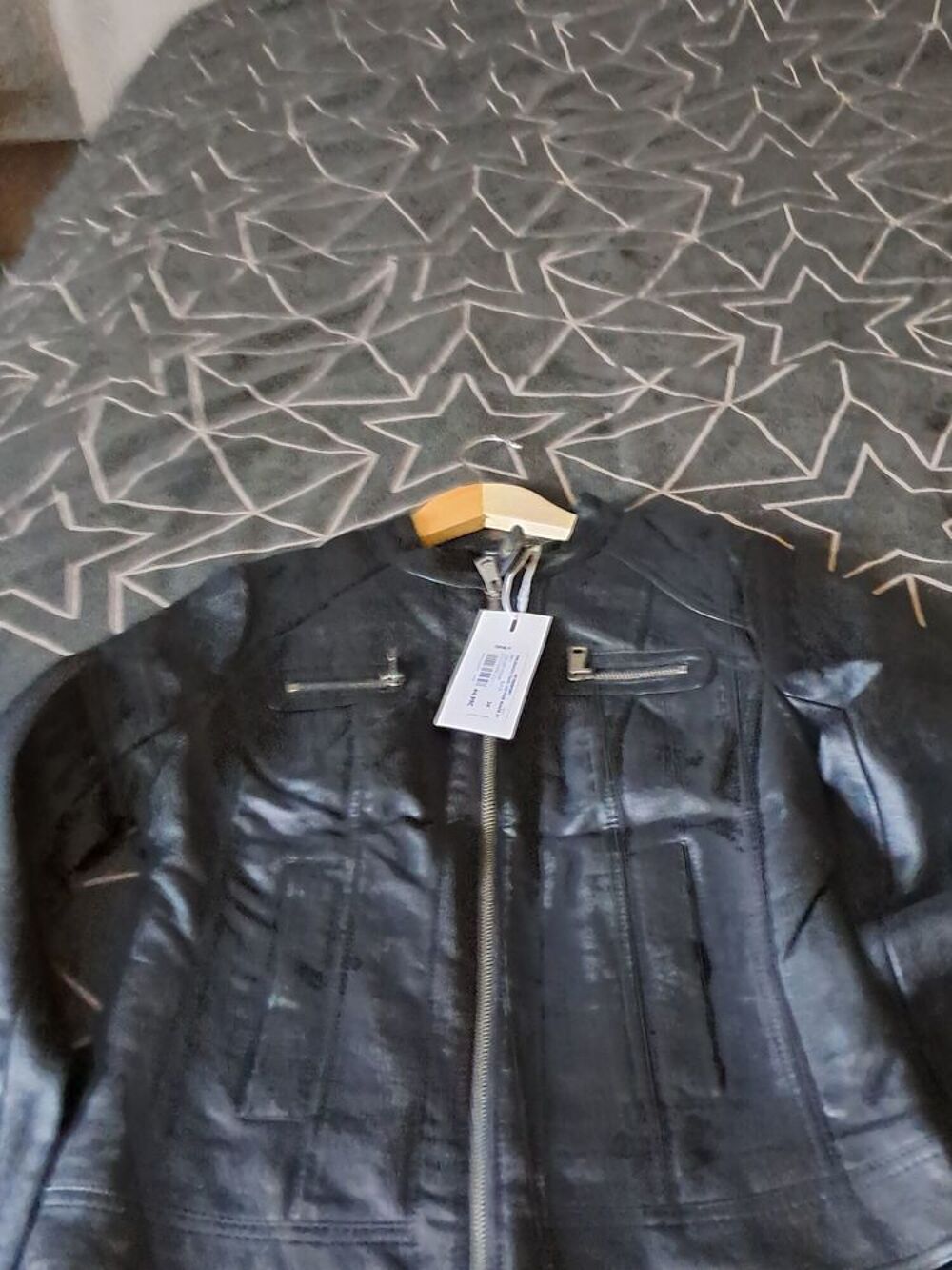 veste en cuire neuve. Vêtements