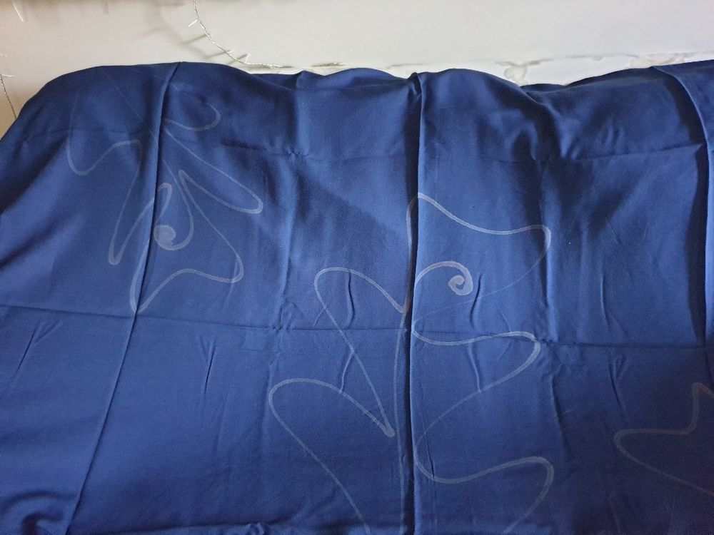 T&ecirc;te de lit bleu neuve ou tenture murale, nappe... Décoration