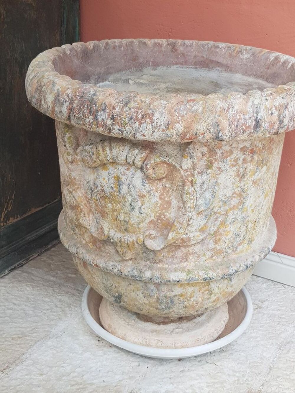 MAGNIFIQUE COUPLE DE VASES EN PIERRE TRES DECORATIFS
Décoration